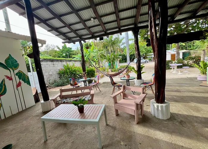 Waves & Wi-fi Boutique Tamarindo