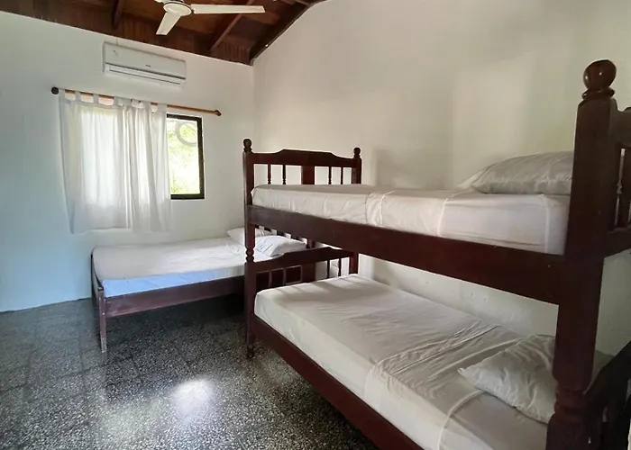 Hostel Waves & Wi-fi Boutique Tamarindo